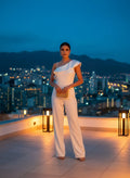 Mono Blanco Elegancia Asimétrica