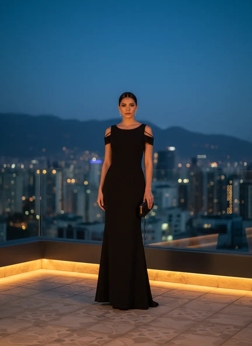 Vestido largo de noche negro con hombros descubiertos