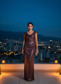 Vestido largo de noche con drapeado brillante