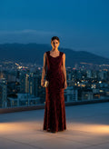 Vestido largo de encaje bordado vino