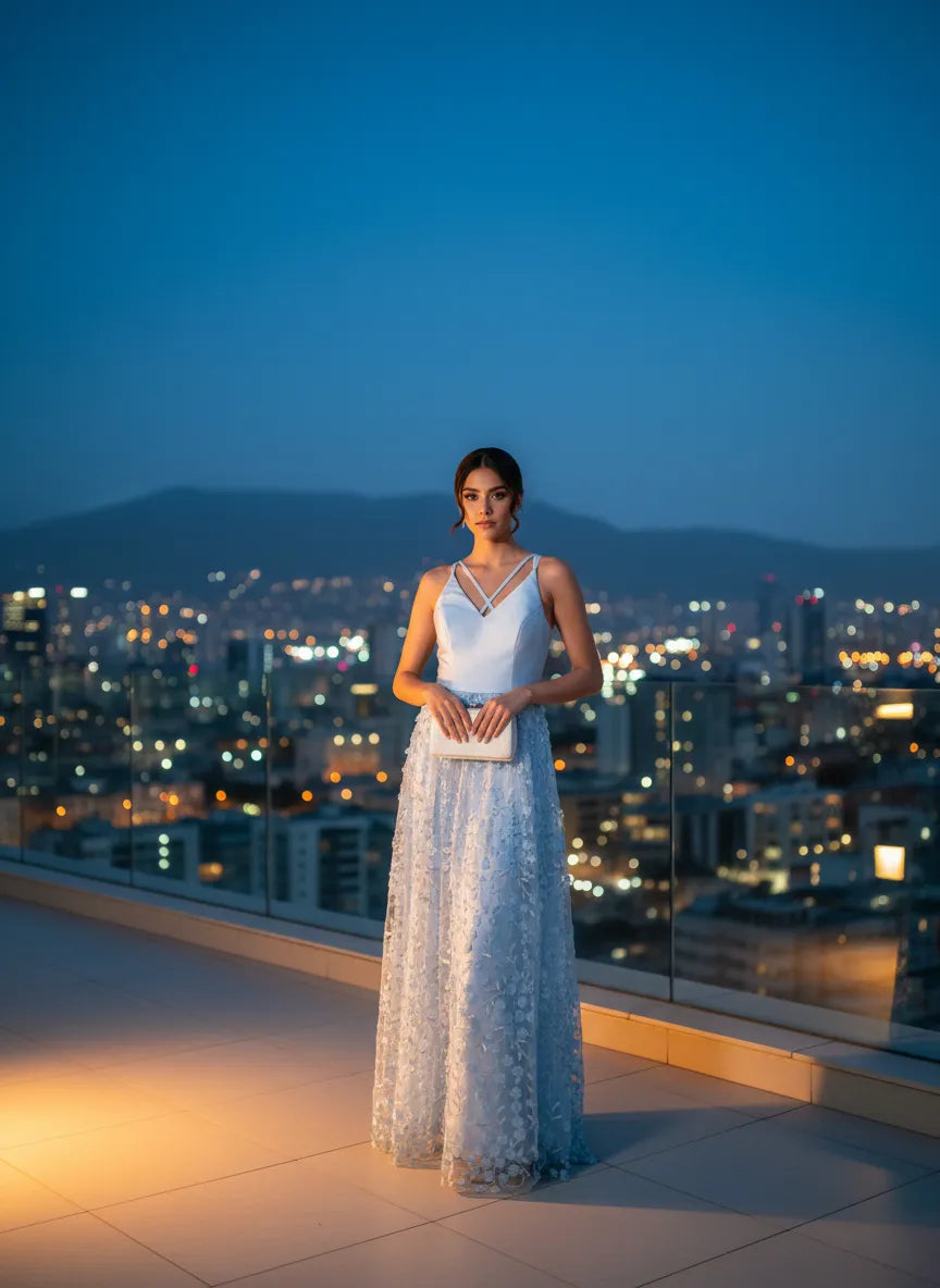 Vestido Celeste Bordado Floral Elegante