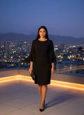 Vestido LBD con Mangas Acampanadas 'Noche Urbana'