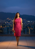 Vestido de Encaje Fuchsia Noche Urbana