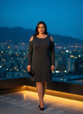 Vestido Recto Gris Oscuro Texturizado Mangas Largas Hombros Descubiertos