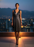 Vestido Gris Metálico Corto Escote V