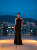 Vestido Sirena Negro Escote Halter Abertura Pecho