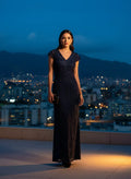 Vestido largo de encaje azul noche